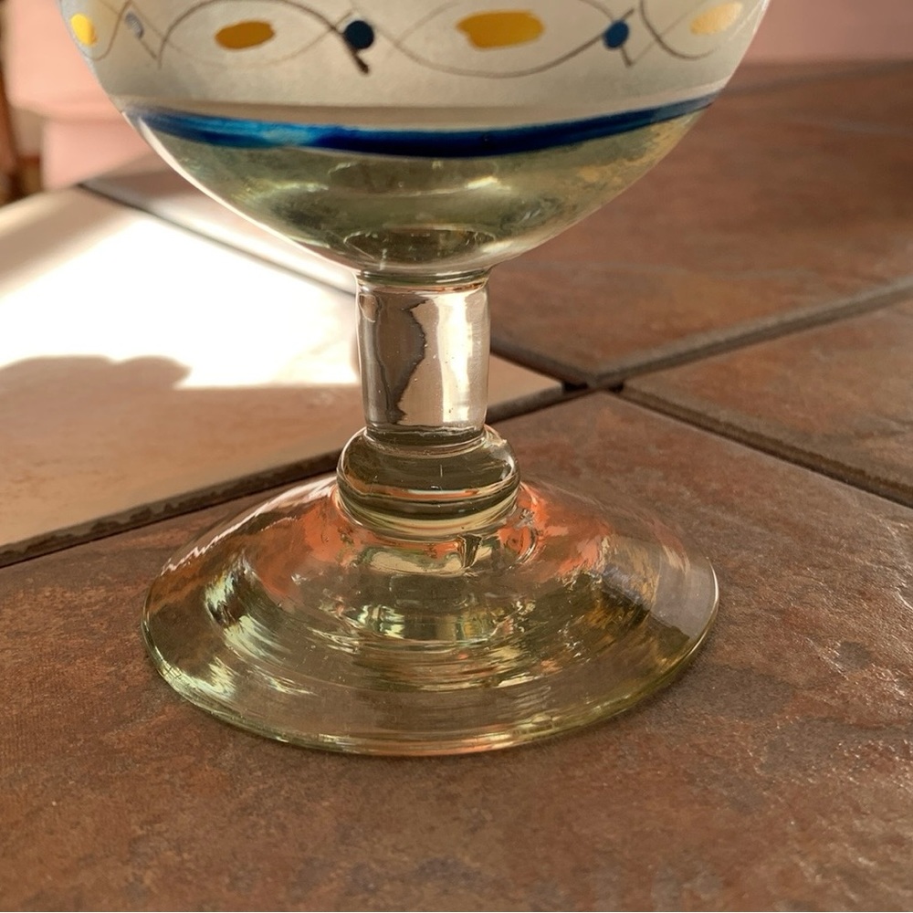 VINTAGE. Hand blown Mexican Glass Vase with‎ hand painted Calla Lily flowers. - Picture 5 of 6